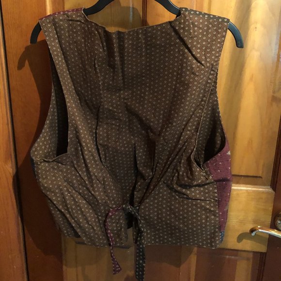 Holiday Vest - Picture 4 of 4